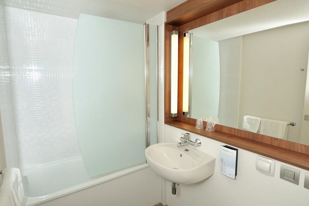 Hotel Campanile Valence Sud Zimmer foto
